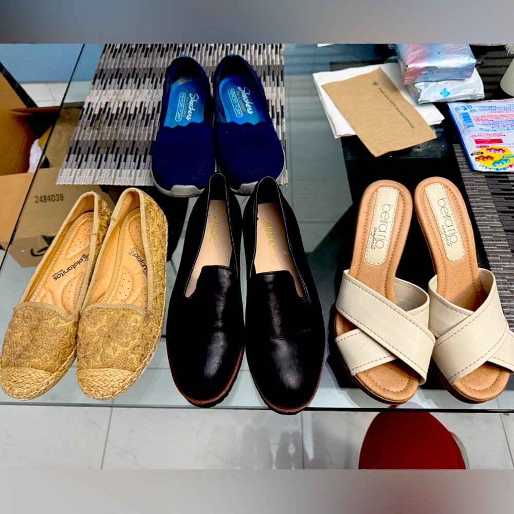 4 pairs of women’s shoes